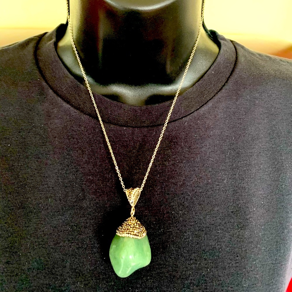 New Elegant green semi-precious stone pendant necklace shiny rhinestones & chain